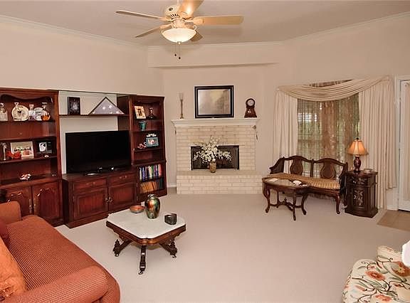 4th image of 1235 Country Bend Dr