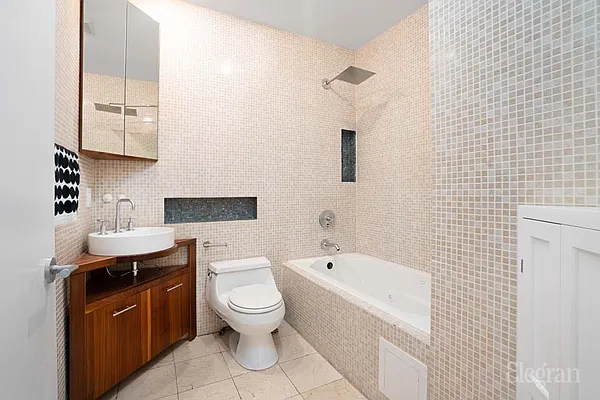 Sold by Elegran | media 44