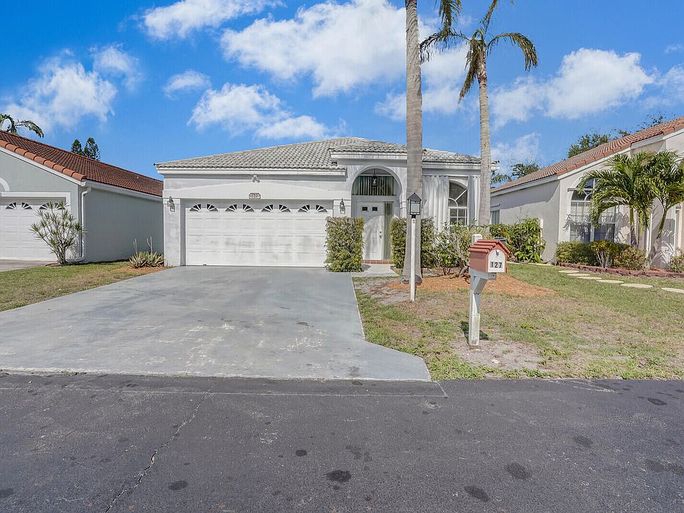 1st image of 127 Oakwood Way