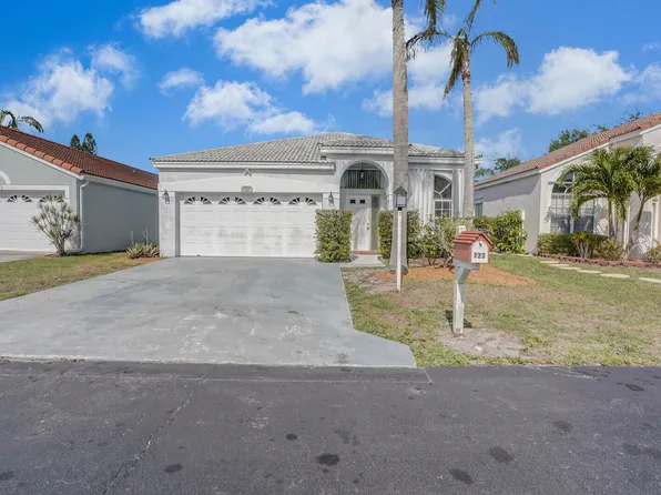127 Oakwood Way, Greenacres, FL 33463