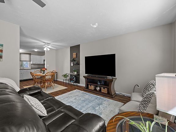2nd image of 11 Towle Dr