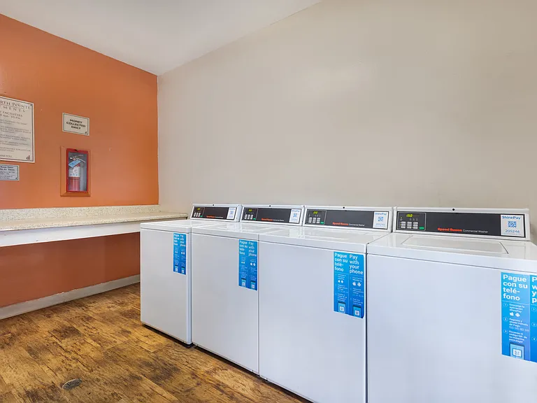 Chatsworth Pointe Apartment Homes — Photo 11