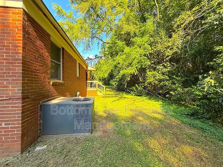 2605 Remington St — Photo 9