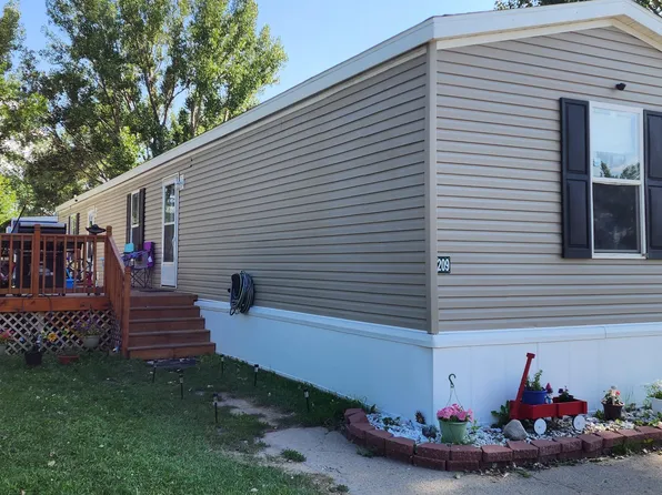 209 Pitcher Park SE, Devils Lake, ND 58301