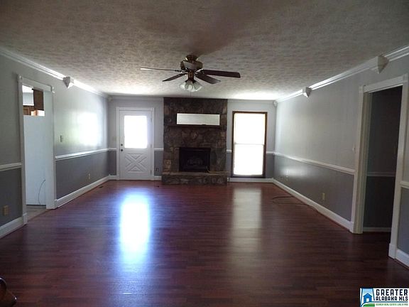3rd image of 915 Mundy Dr