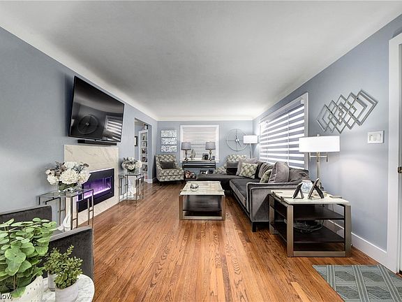 3rd image of 20254 Westover Ave