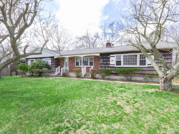 20 Mill Pond Lane, East Moriches, NY 11940