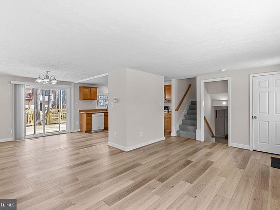 5th image of 15705 Singletree Ln