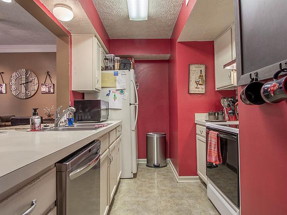 3rd image of 109 Park Place Ct