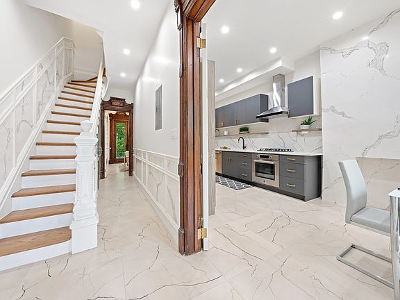 5th image of 914 Sterling Pl