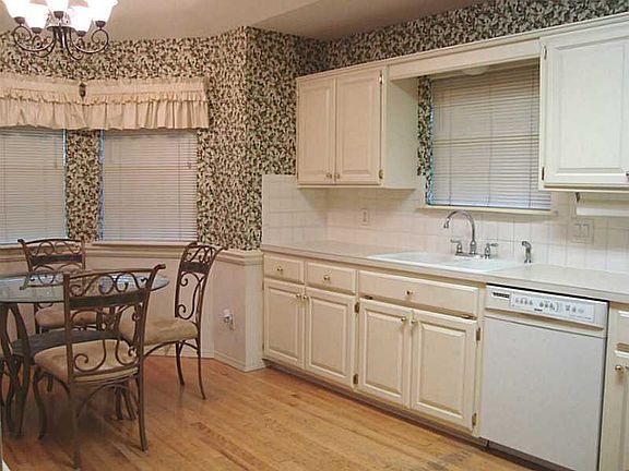 4th image of 409 Crestview Dr