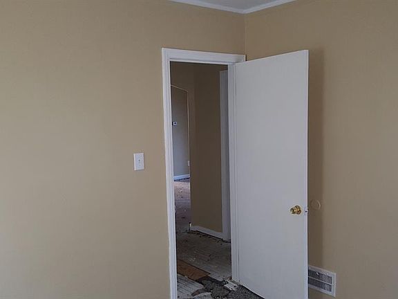 5th image of 14876 Strathmoor St