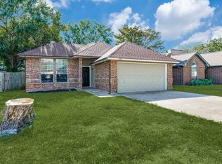 201 N Flaxseed Ln, Fort Worth, TX 76108