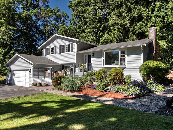 2nd image of 11219 Parkhill Pl NE