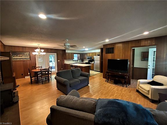 5th image of 1280 Debra Ln
