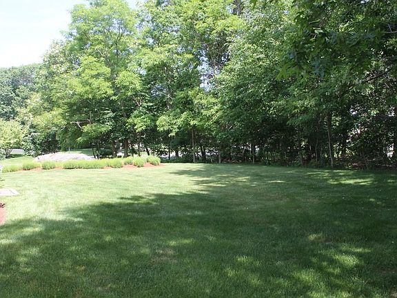 4th image of 21 Burnell Ct