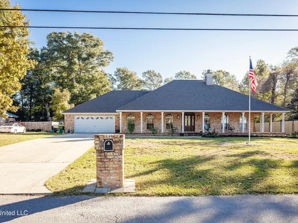 1716 Seashore Ave, Ocean Springs, MS 39564