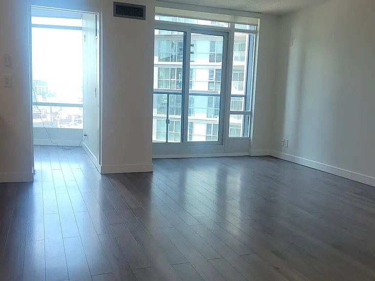 373 Front St W #2111 — Photo 6