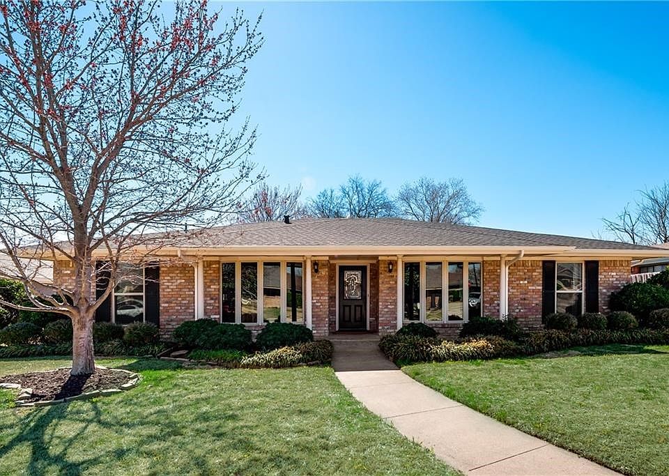 Welcome home to Northcrest Dr.