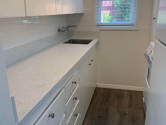 2nd image of 4624 Louisiana St