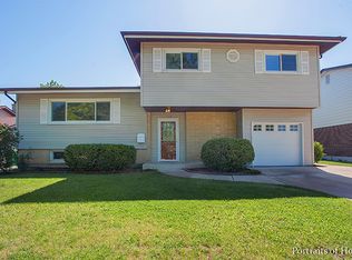 1079 S Finley Rd, Lombard, IL 60148