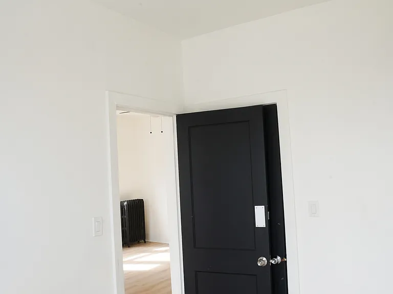 154 N Lamon Ave #2 — Photo 5