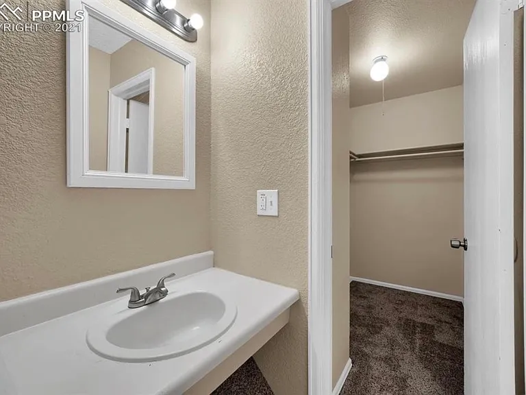 1220 Irving Ln — Photo 15