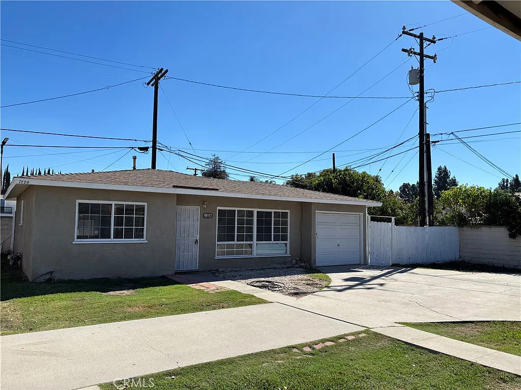 2 bed, 900 sqft, $2,700 — Photo 1