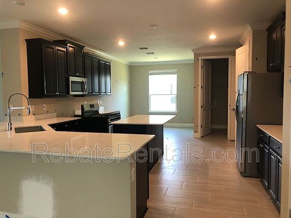 3rd image of 289 Silver Reef Ln