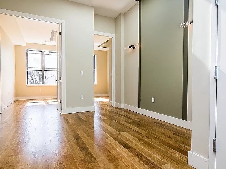 252 Melrose St #3L — Photo 6