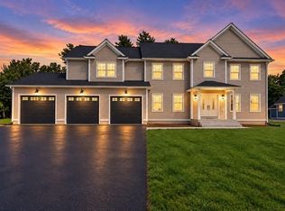 10 Happy Acres Ln, East Longmeadow, MA 01028