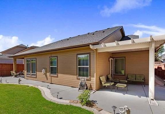 2nd image of 629 E Painted Hills Dr