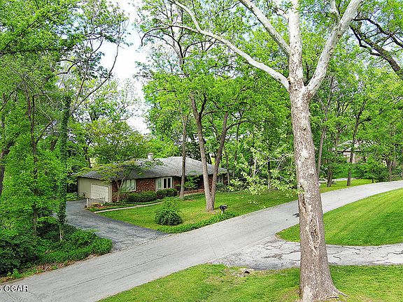 3rd image of 2615 E Melbourne Rd
