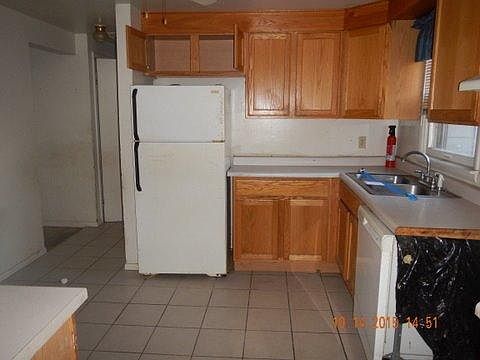 4th image of 726 W 66th Pl