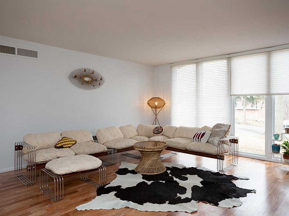 4th image of 570 Monceau Dr