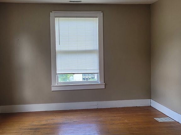 4th image of 701 E Empire St