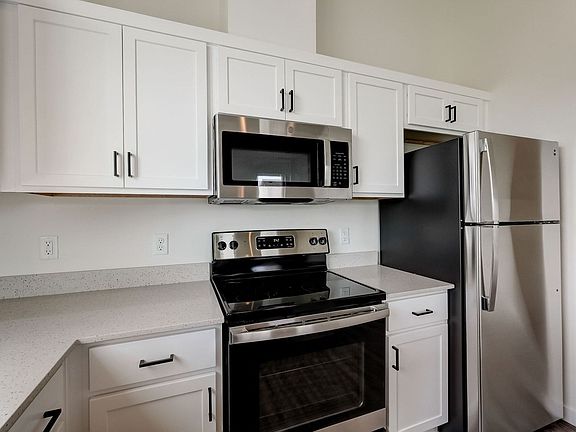 2nd image of 4712 N Williams Ave #302
