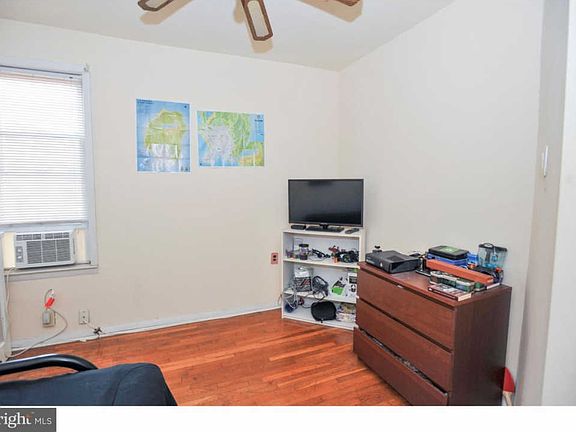 3rd image of 4722 Vista St