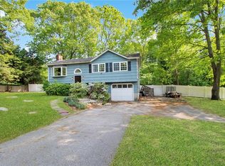 8 Lakeside Dr, Westerly, RI 02891