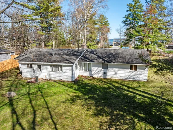 95 N Huron Rd, Au Gres, MI 48703