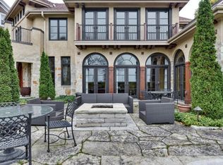 3965 N Lake Dr, Shorewood, WI 53211