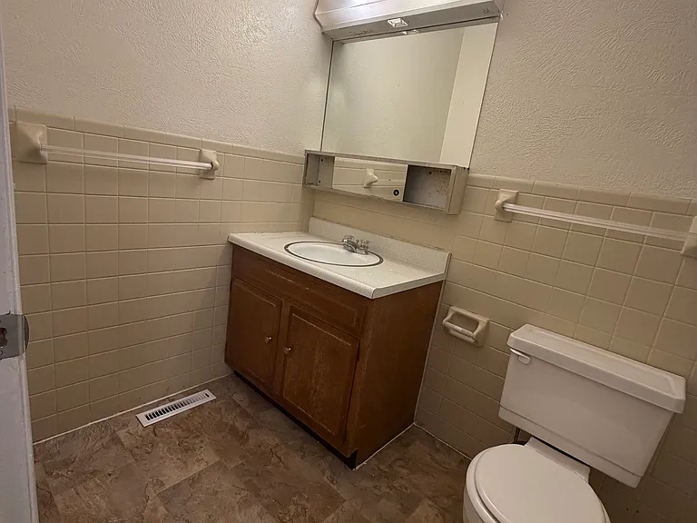 2104 E Empire St #5 — Photo 5