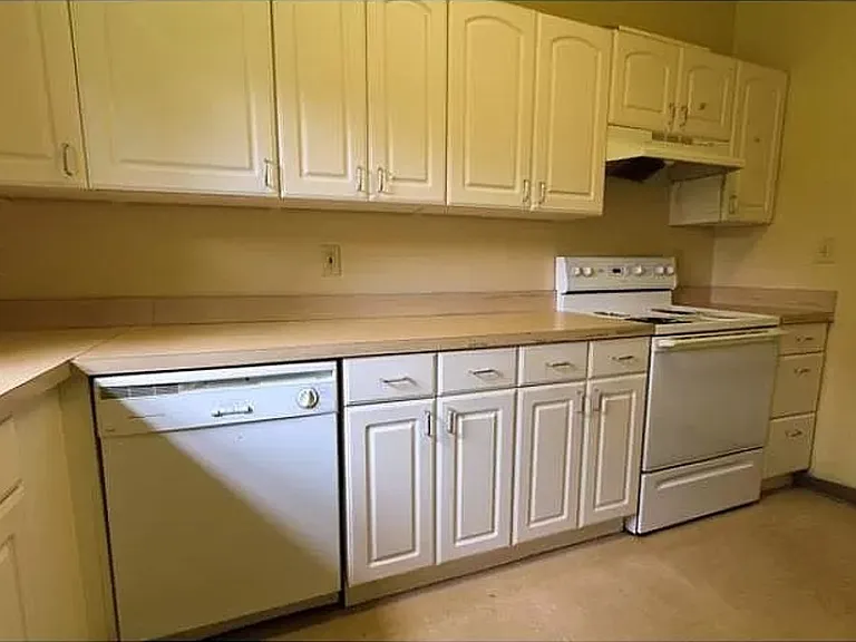 1059 Terrell St NW — Photo 2