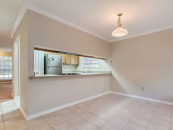 5th image of 627A Village Ln N