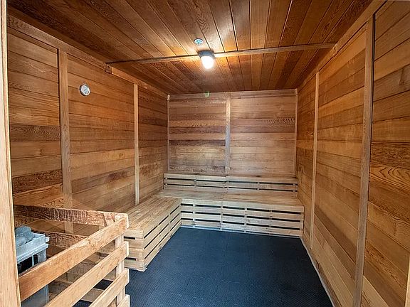 5th image of 188 Bellevue Way NE