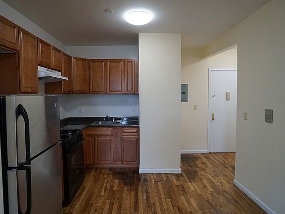 2nd image of 1086 Herkimer St #3B