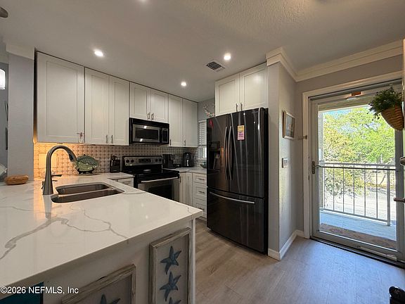 2nd image of 7 ARBOR CLUB Drive #211