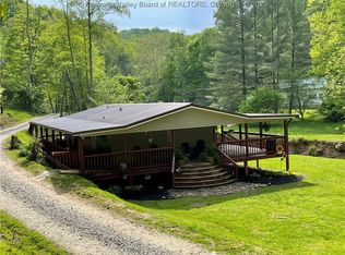 602 Green Crk, Walton, WV 25286