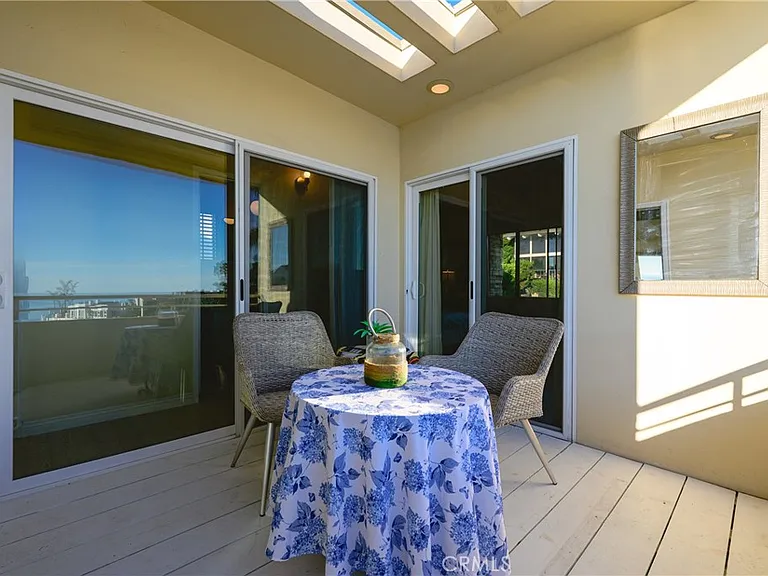 883 Katella St — Photo 32