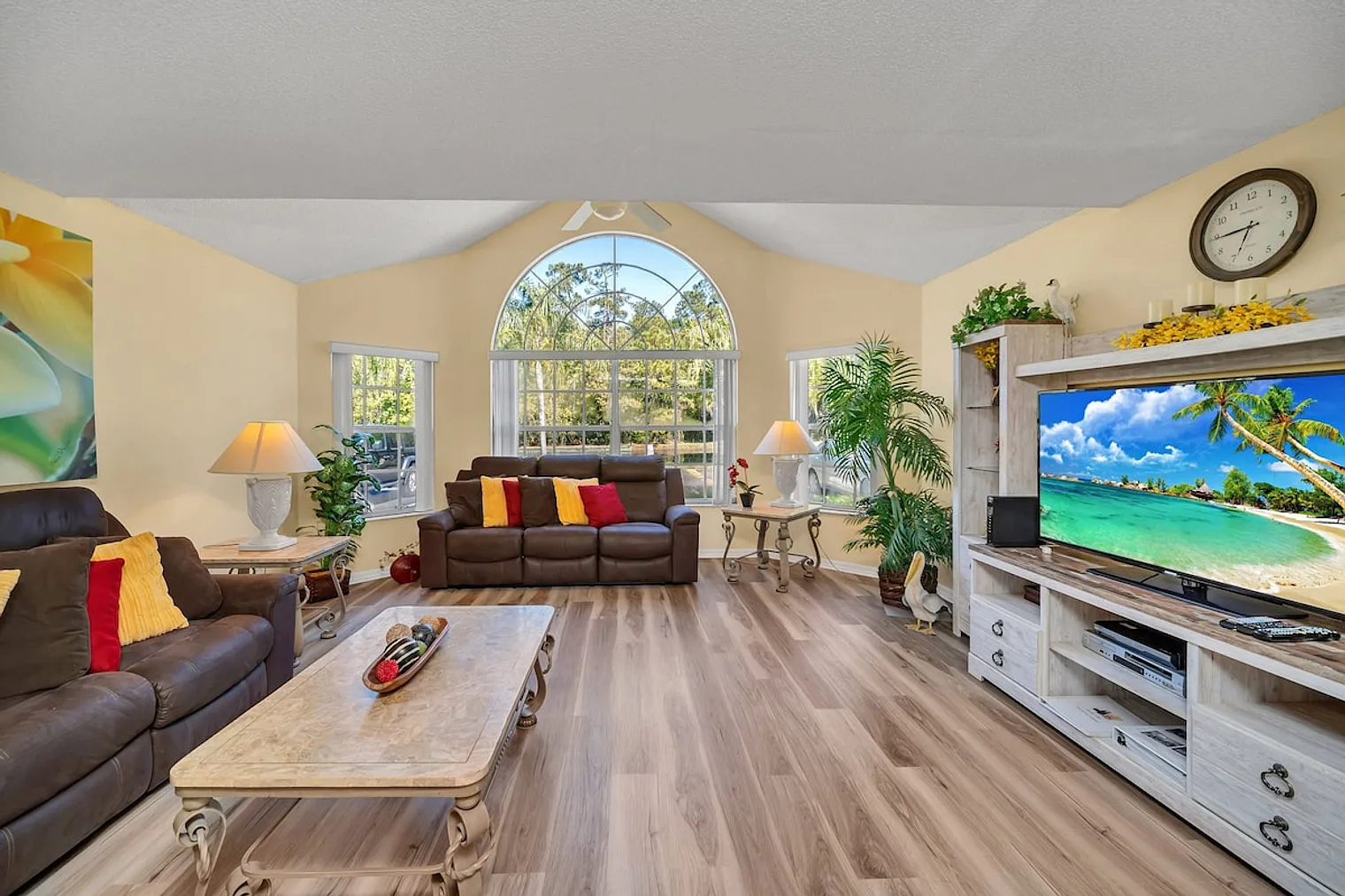 3 bed, 2.0 bath, 1334 sqft, $3,261 — Photo 2